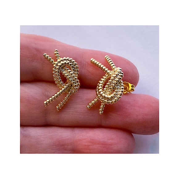 Women Small Pierced Twisted Knotted Knot Metal Stud Earrings Gold Tone NWOT - Picture 3 of 7